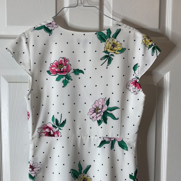 Madison polka dotted black white floral v neck cap sleeves flowing wrap dress m - Picture 10 of 17